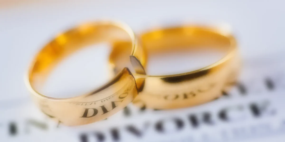 2 broken wedding rings